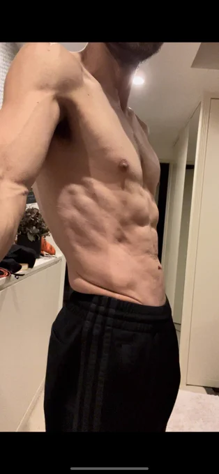 今日は50歳を記念してボクシングの試合してきます。 身体がパリパリになったので朝ごはんいっぱい食べまーす^ ^ 頑張ります!