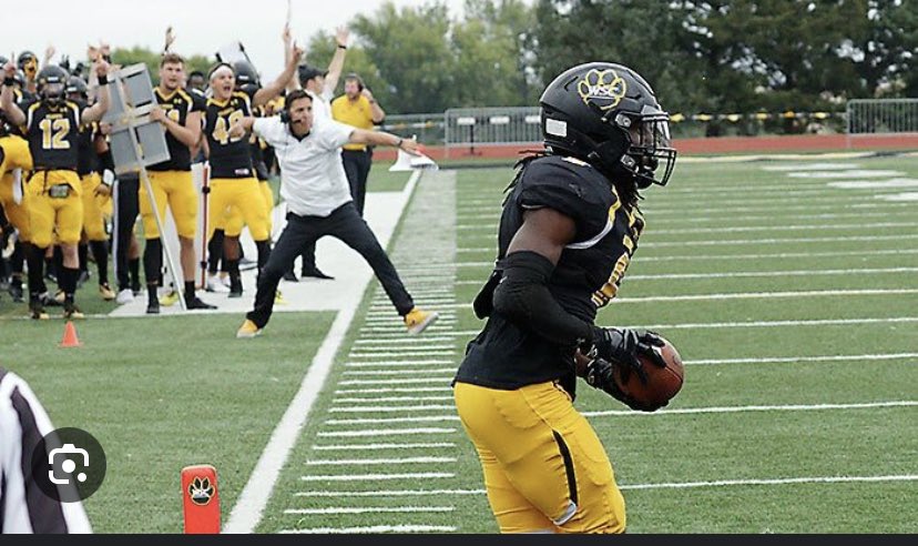 jontayvion's tweet photo. Blessed to receive an offer from Wayne state🟡⚫️ https://t.co/3IMxapJcuH