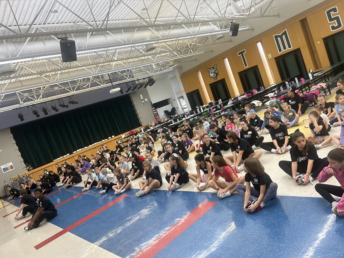TMSSpiritSquads's tweet photo. We had the best day with the Junior T-Wolf Spirit Squad! 80 K-5 students spent the morning with our teams! Come see the Jr. Spirrit Squad halftime performance with our Cheer and Poms teams on Thursday, 12/14, at the 4:30 pm game. #D25itspersonal https://t.co/k3of5hVxvc