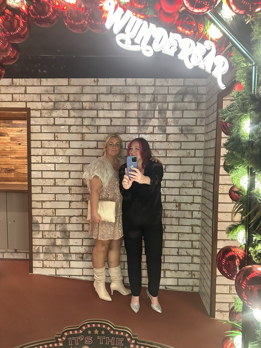stacemcw's tweet photo. Epic night last night with my work babes. Def was a good one and my feet were on fire by the end of it. These girls make every day better and brighter.
#worksnightout #xmasnight #offdutyfun ❤️🍸❄️🍹 https://t.co/P8aIRP25lf