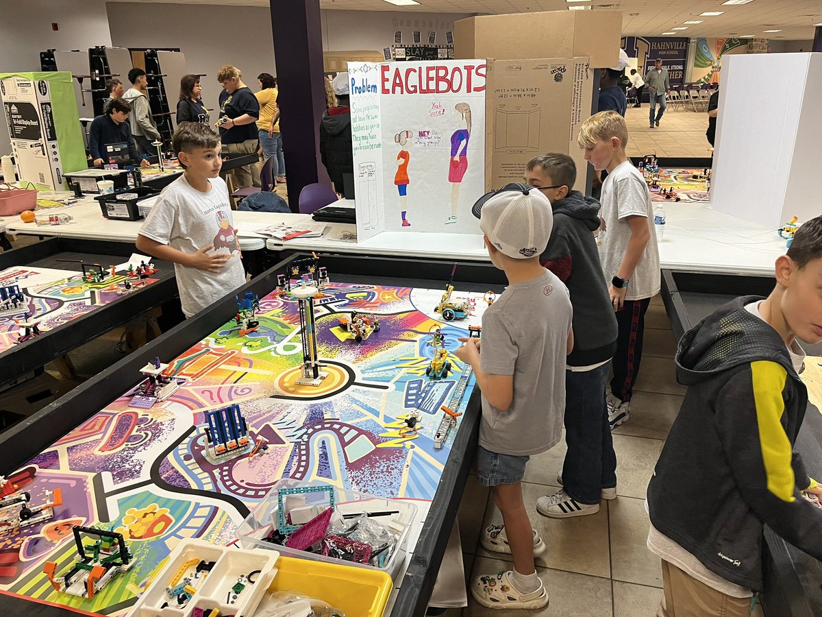 HahnvilleHigh's tweet photo. The FIRST LEGO League is underway! https://t.co/TurllXzT5j