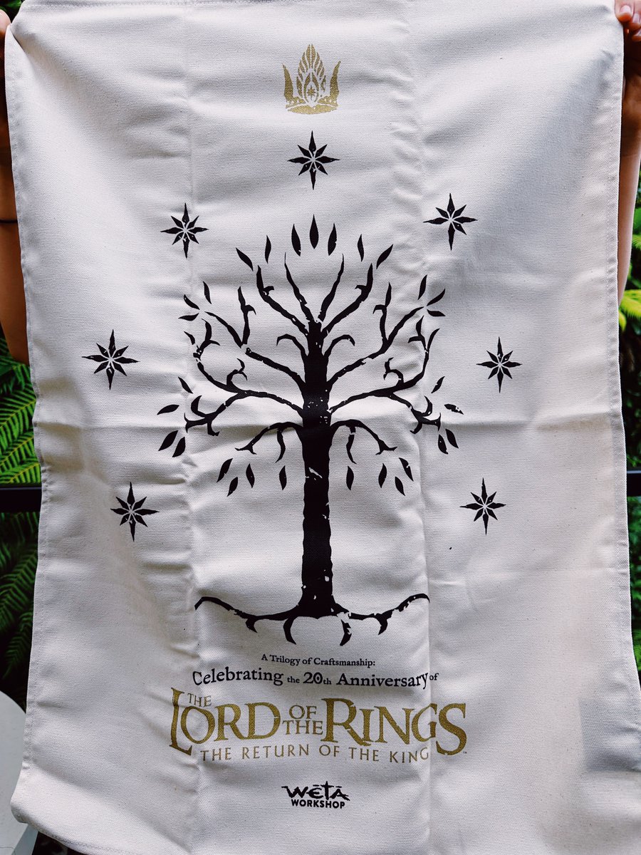 TolkienWonder's tweet image. GIVE AWAY 🎉

A limited release RoTK tea towel from the Wētā team. Want to share some New Zealand love as I head back home.

Retweet and comment your favorite scene in RotK. ⚔️🏔️
