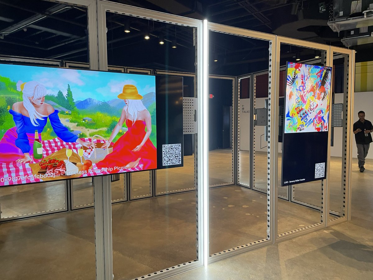 paulbarron's tweet photo. Big updates coming from @coinbase #basehouse at #ArtBasel2023 https://t.co/eiLzhvsH67