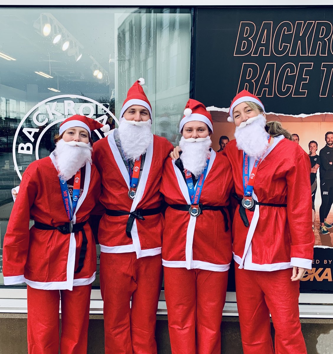 Spotted earlier today: Is that Santa(s) 👀? 
No, it's @R2HPLab team members at their local #HoHoHoliday5K Santa Shuffle helping to raise money for @MakeAWishCA (and shuffling with the best of them)! 🎅 🏃‍♀️🏃‍♂️

#ActiveForGood #HappyHolidays 
#MyActiveIngredient @MyActivIngrednt