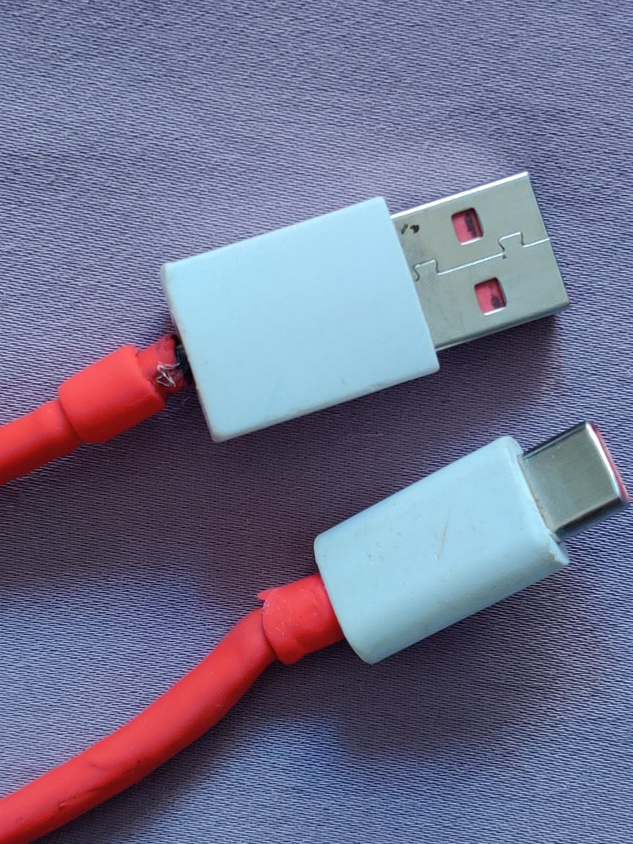 Daniel38Miranda's tweet image. ¿Y si me compro el #OnePlus 12 #OnePlus12 
Tengo el #OnePlus7Pro