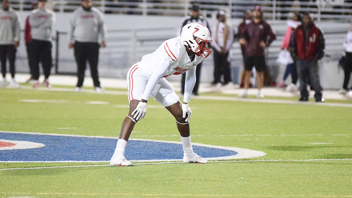 These three young prospects help make @BellvilleSports football click. #TXHSFB #UILState 💥2025 RB DD Murray - @DEDE_Murray05 💥2026 OL Jakorey Lewis - @JakoreyLewis1 💥2026 S/OLB Adarius Hutchinson - @H7Adarius