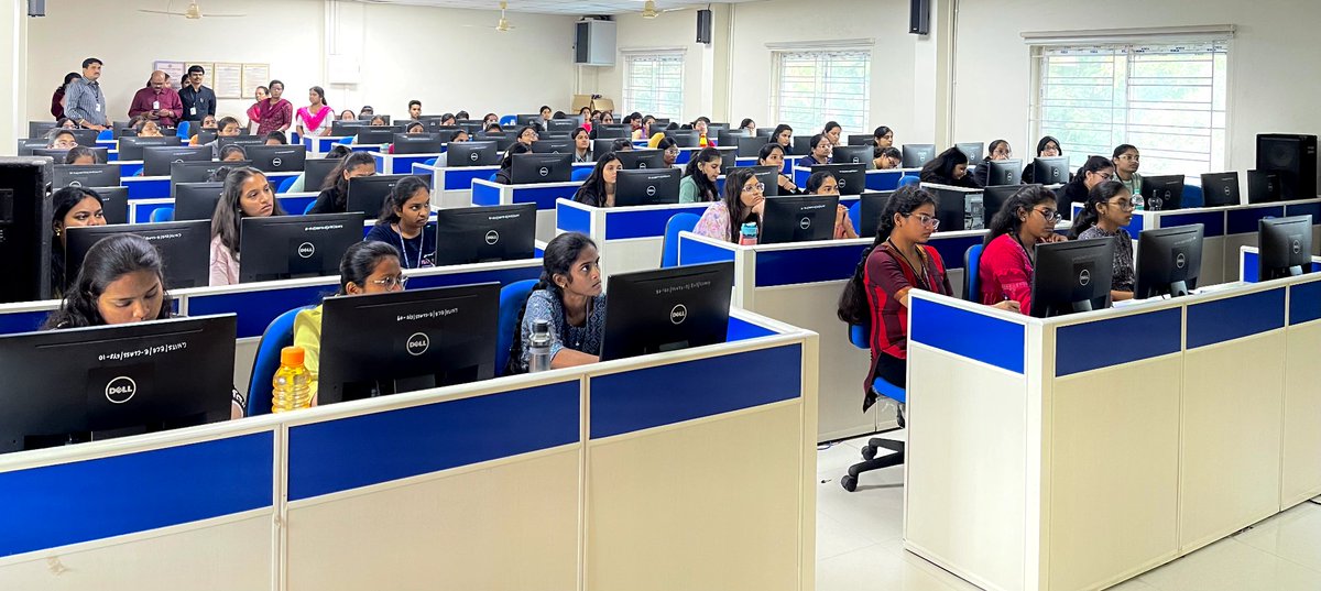 AKothuri94's tweet photo. A day well spent with students at G.Narayanamma Institute of Technology and Science training them on Internet of Things by proving them the opportunity to learn through practical exposure #iot #smartbridge #smartinternz #technology #trend #industrial #technologies https://t.co/VdzdEY7hHK