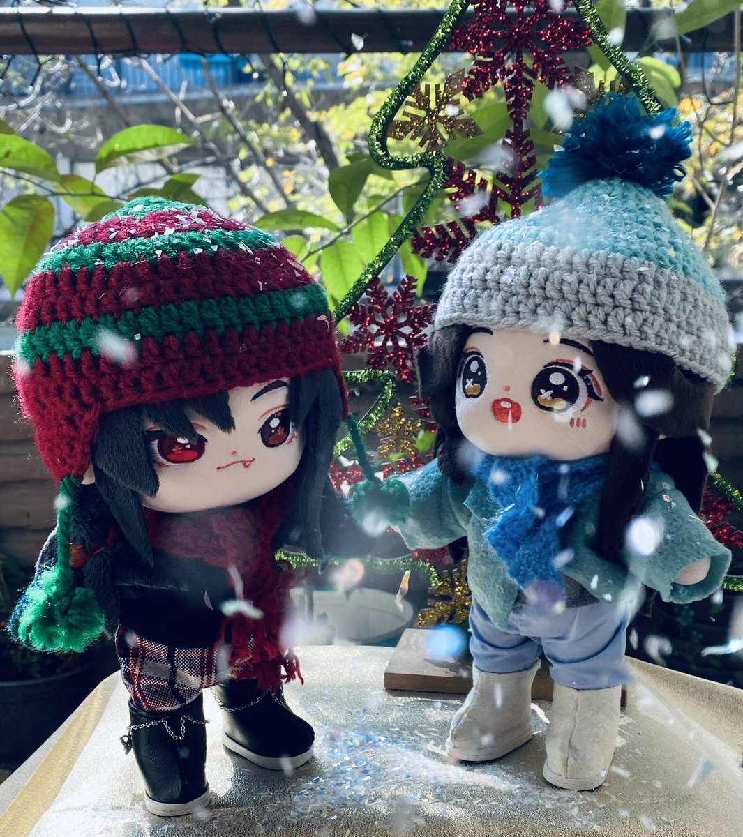 valep1832's tweet photo. Lian-Lian and Hua-Hua look so happy enjoying the snow ❄️🎄

#minidoll #TGCF #XieLian #HuaCheng #天官赐福 #谢怜 #花城 #花怜 #hualian #snow https://t.co/C7ISlllVNZ