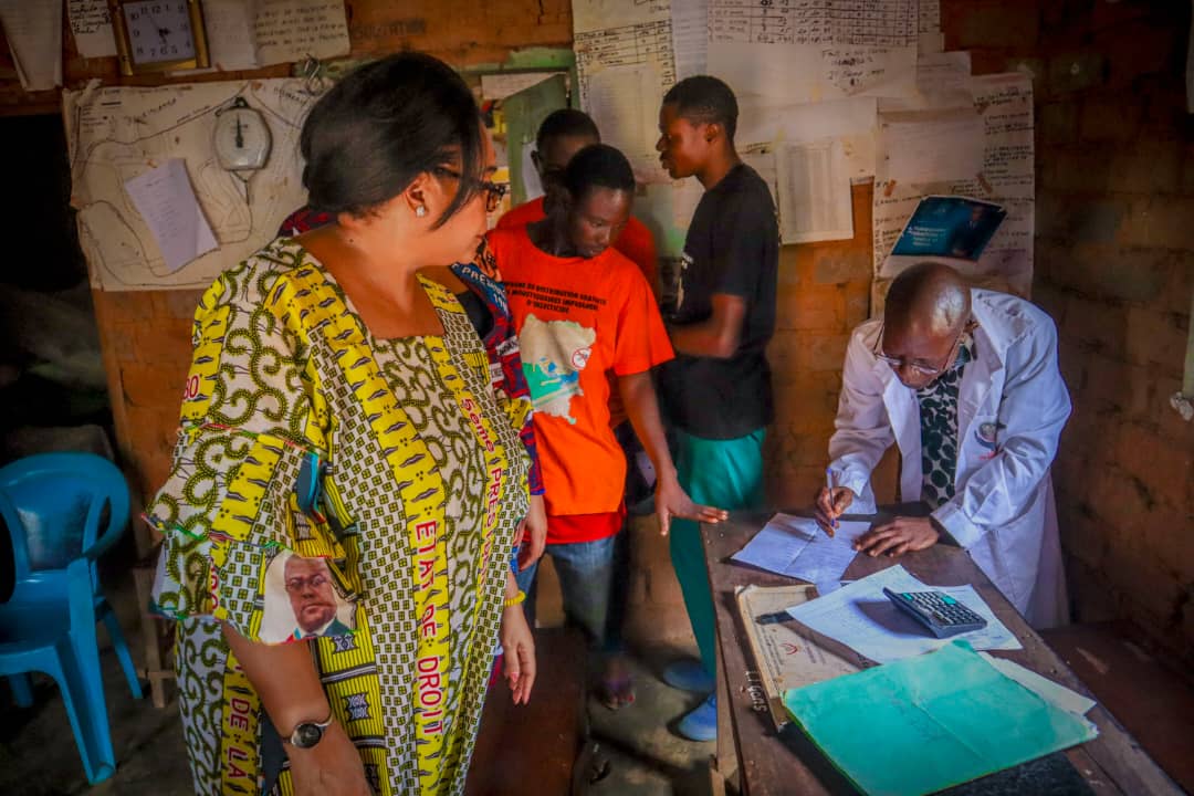 fondationPRKasa's tweet photo. #NgandatsundiKongocentral une visite a été effectuée par la Présidente et VP a l'hôpital du village de nganda tsundi, les frais des patients hospitalisés ont été payés et ils seront libres de rentrer chez eux après leur traitement grâce à la FPK 🙏🏽🇨🇩 https://t.co/fJmGjqX48p