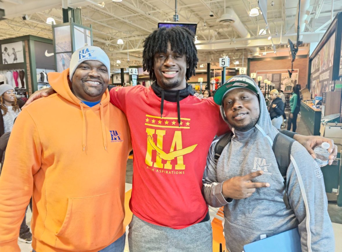 bigplayrayjay44's tweet image. Thanks agains @HAspirations for the opportunity for me to meet some great people today!!! @Dthomas33