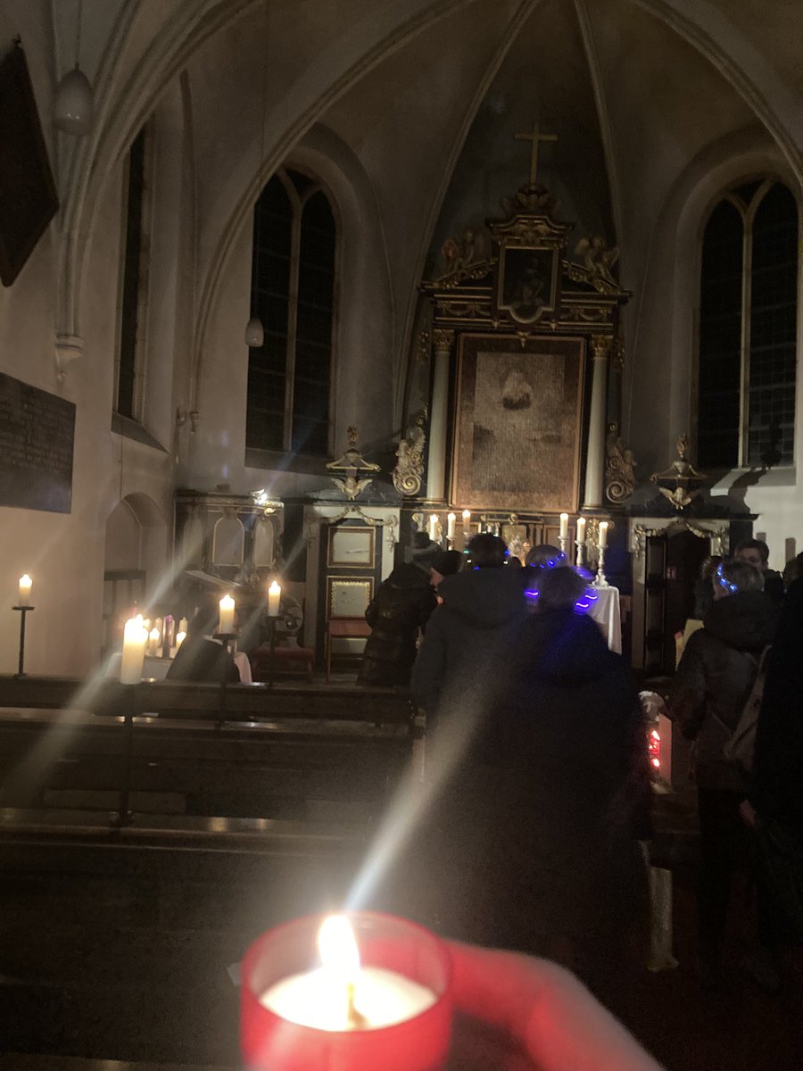 Vandaag brachten burgemeester @MarkBoumans en leden van de gemeenteraad van @gemeenteDchem een bezoek aan onze partnergemeente <a href="/Raesfeld/">Gemeinde Raesfeld</a> en de sfeervolle kerstmarkt daar. Namens onze fractie gingen <a href="/JMonsVuulink/">Jessie Mons-Vuulink</a> en <a href="/pgmhilferink/">Paul Hilferink</a> mee.