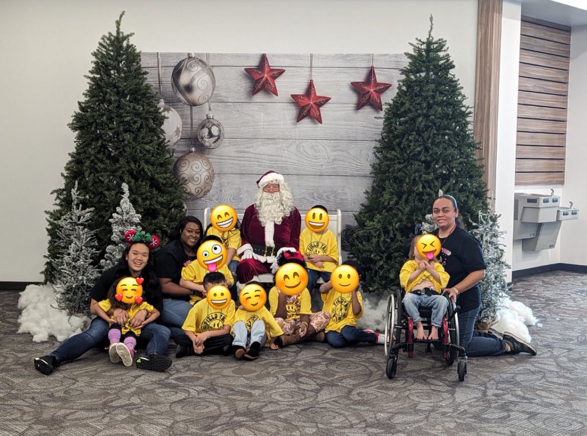 Miss_Snlee's tweet photo. Thank you @Northplace for the best field trip yesterday! We had a blast and even got to see some of our favorites💚☃️🎅🏼 https://t.co/hfNx5jFiXF