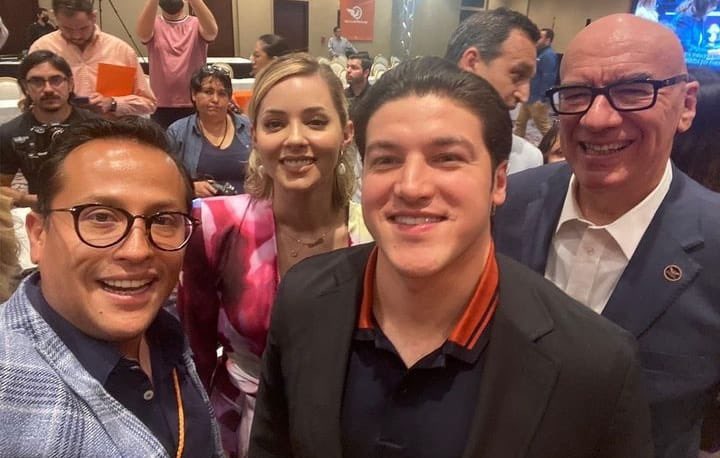 Le mando un fuerte abrazo y le deseo el mejor de los éxitos a <a href="/marrdzcantu/">Mariana Rodriguez Cantu</a> , esposa de mi amigo- Gobernador <a href="/samuel_garcias/">Samuel García</a> !. Estoy convencido y seguro que será derrotada la vieja política en NL. Felicidades!! #ConTodo #Imparables <a href="/MovCiudadanoMX/">Movimiento Ciudadano | Movimiento Naranja</a>