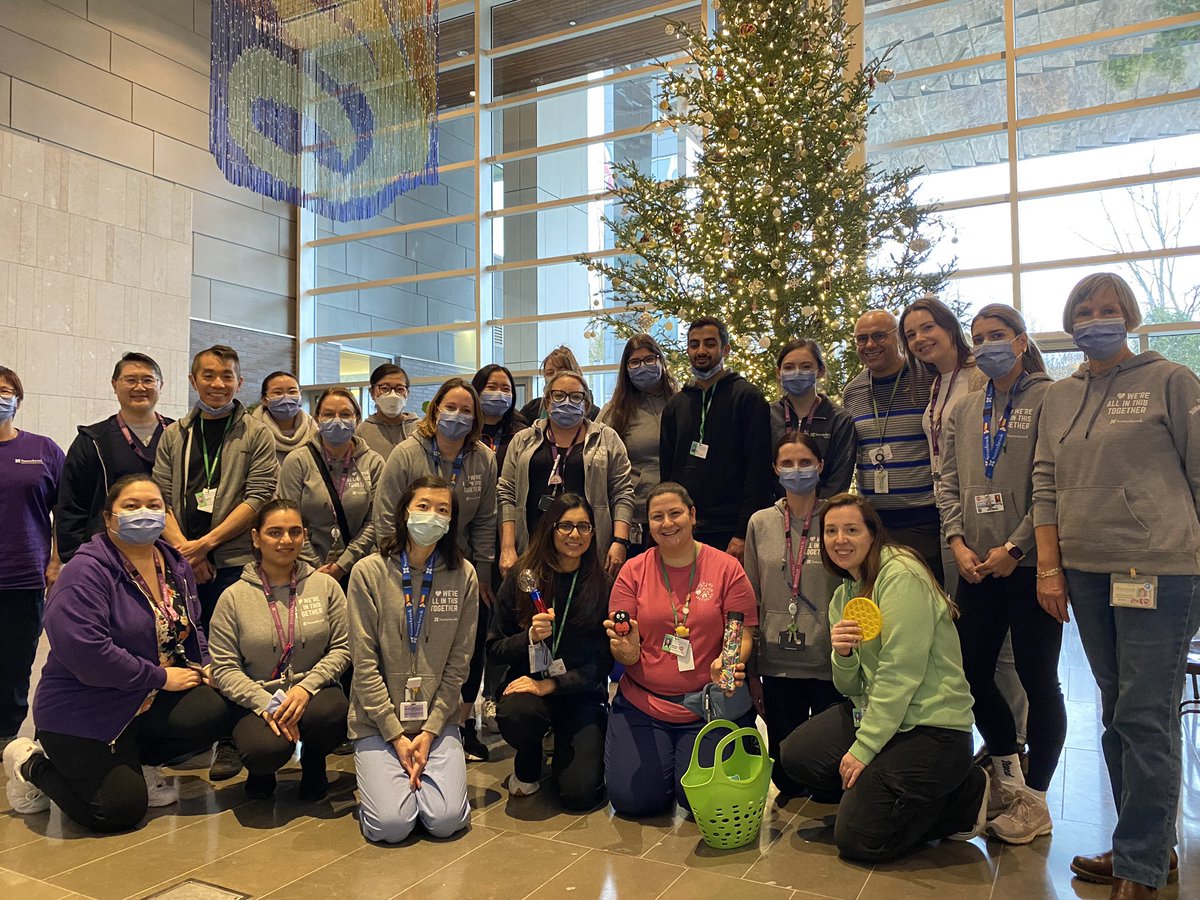 EDISANLead's tweet photo. A big team at @HBKidsHospital this Saturday to give #flu &amp; #covid vaccines to kids and their caregivers. Thank you to the @Sunnybrook DFCM &amp; Pharmacy team for their help!🎄💉 https://t.co/sboEq9Ww5R