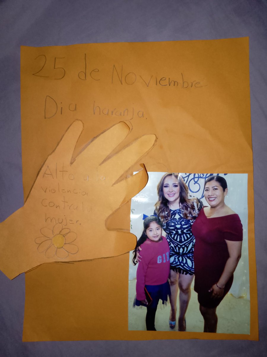 GibranPaz's tweet photo. El trabajo escolar de mi niña Ximena Alto a la violencia contra la mujer y les tocó llevar una foto de las personas que quiere y admira ella quiso llevar la foto donde sale su mamá y @MyriamMonteCruz https://t.co/MNPJtLtQpE