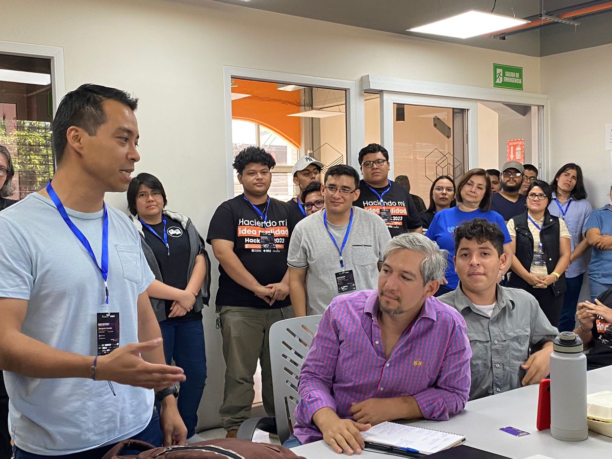 CONEXION_SV's tweet photo. Para cerrar la jornada matutina, los equipos presentaron sus ideas. Son 36 iniciativas participantes y que aspiran a ser ganadoras del #Hackfest23😎 https://t.co/NO2ppp8KTi