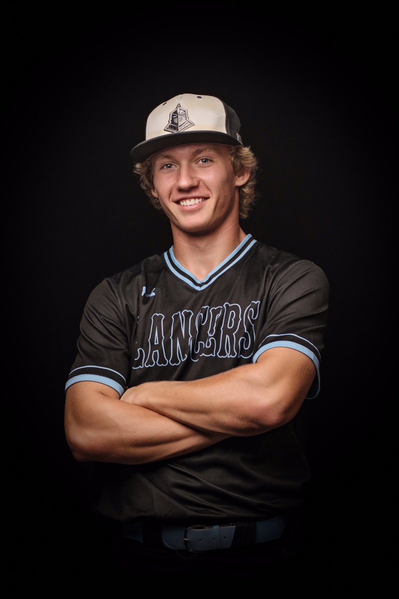 Third Place 
Advanced Studio Portrait 
William Griffith 
Shawnee Mission East HS 
Prairie Village, KS 
Instructor: Dow Tate 
#atpifc23