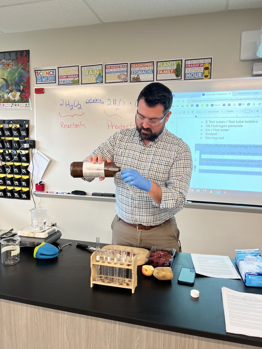 EdMK32's tweet photo. Collaboration doesn’t just happen on Tuesday mornings. Thank you Mr. Higgins for letting me observe your class today! #mcdadethesciencelady 🧡🖤🦅 https://t.co/5cjUj44Hoy