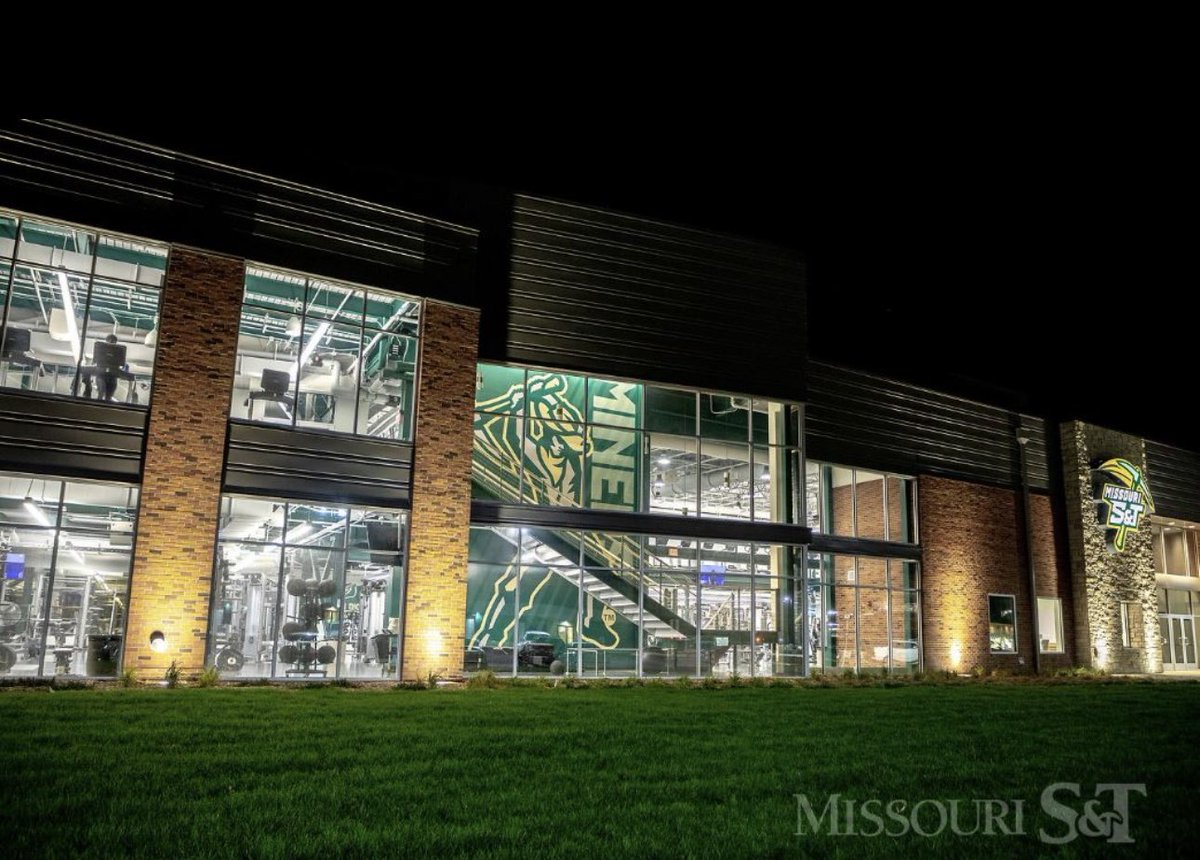 CoachSudhoffMST's tweet photo. Our TEAM is always working. Great picture of some of our facilities right across from our indoor! 🥶
📍Rolla, MO
#PickAxeTakeNames #RollaDice https://t.co/GViQM7wzRQ