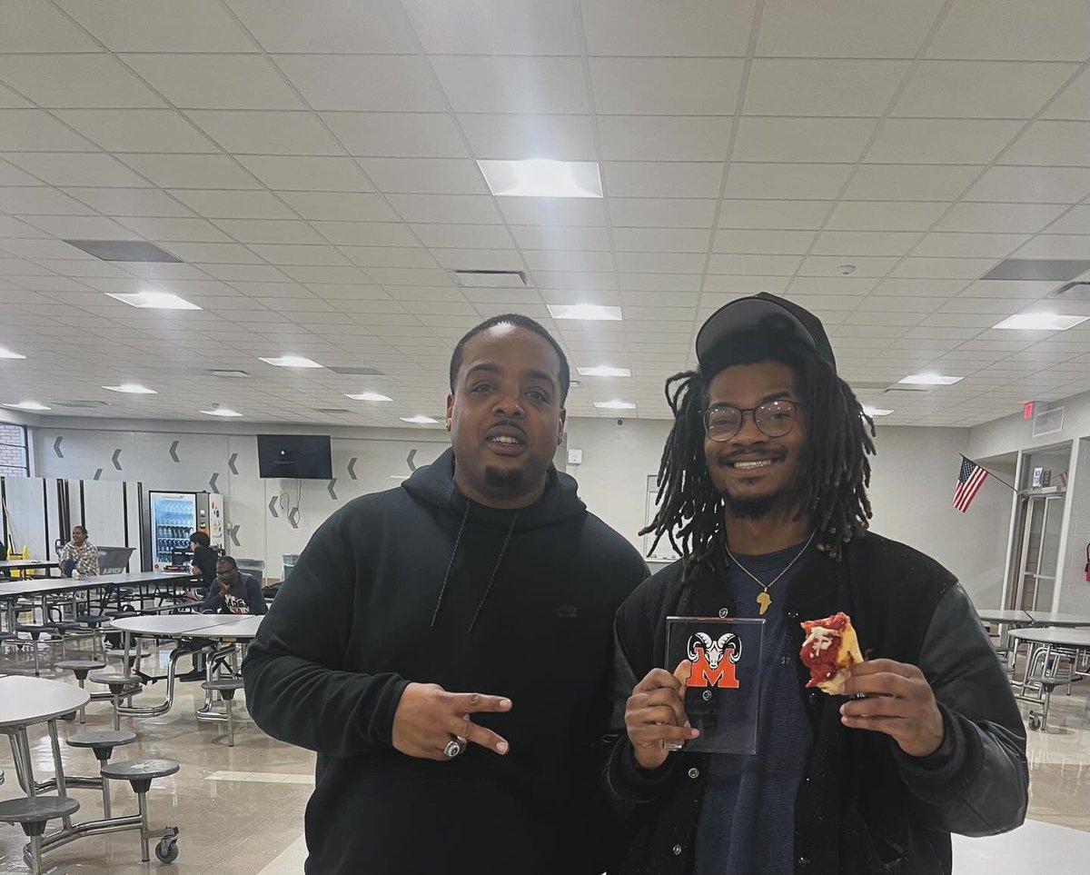 The House Of Dreamers are proud to be awarded a Community Service Plaque from the Manual High Rams!

President Hess accepted the award on behalf of the organization from Coach Bailey!

We are proud to announce we will be hosting monthly team dinners for the Rams moving forward!