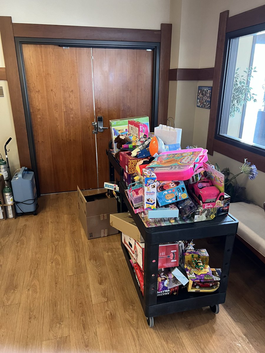 CTHS_Baseball's tweet photo. Thank you to our CT families and players for helping out the the Ronald McDonald this holiday season! @CTHSAthletics https://t.co/vAyQxIOBCj