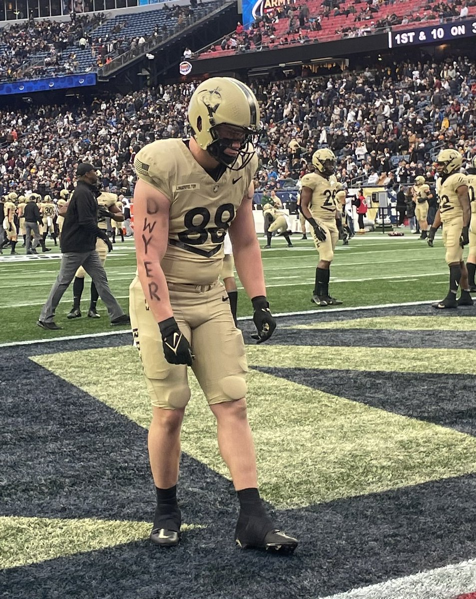BKKnightNation's tweet photo. Army tight end Josh Lingenfelter has the name of fallen Black Hawk helicopter soldier Stephen Dwyer on his right arm

What this game is all about #ArmyFootball https://t.co/V4YMmQ46Ae