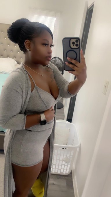 Watch ✨'s leaked NSFW photo on TwXstars