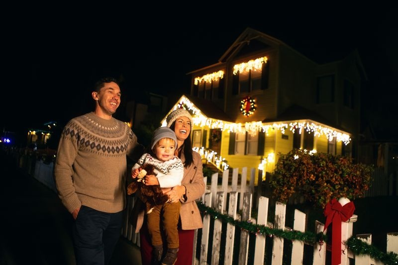 #TravelPaso day no. 9 - Tonight, visitors and locals take to the streets to meet neighbors and friends for the holidays at the 37th Annual Vine Street Victorian Showcase. 

Enjoy the decorations and look out for Scrooge, carolers, and Santa!