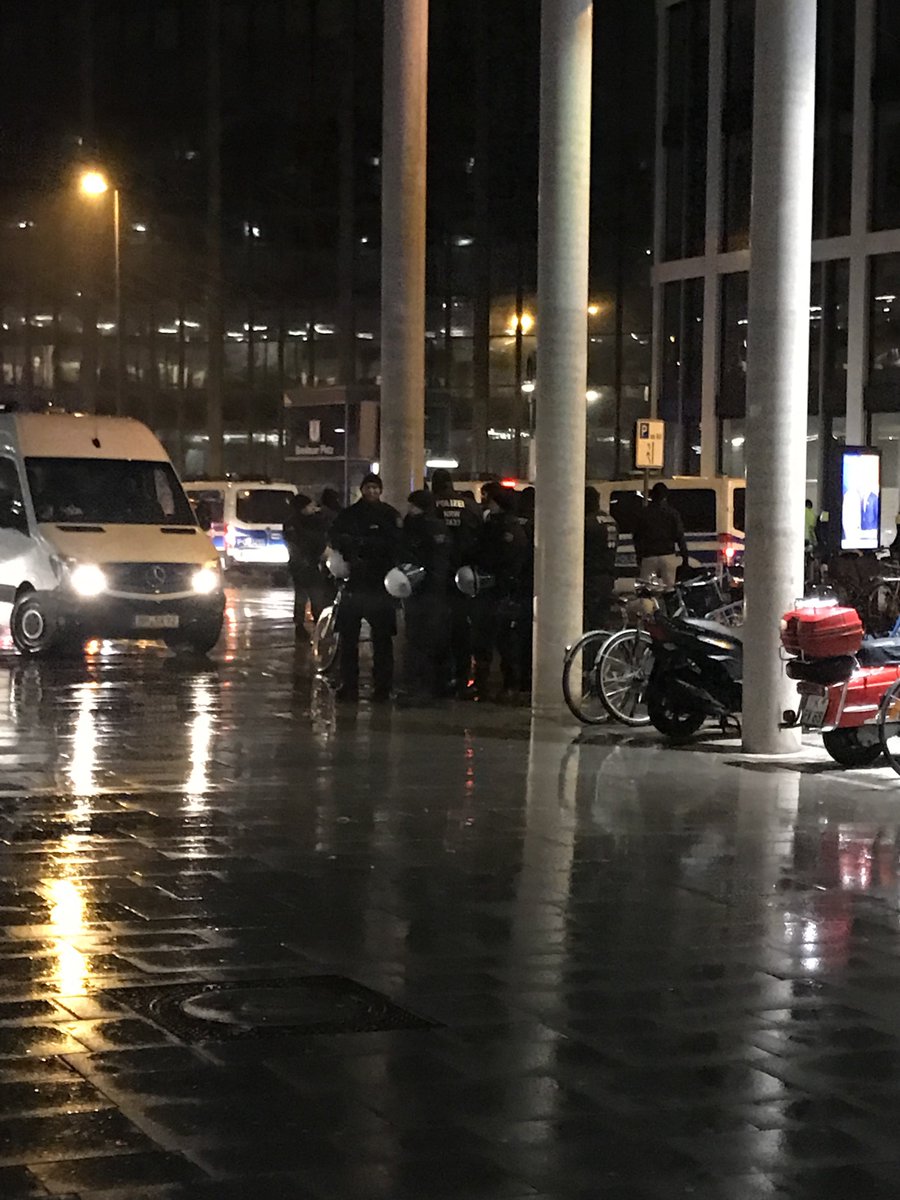 LoveGuerillero's tweet photo. ❤️🖤#köln #k0910 #FreePalestineFromHamas #GegenJedenAntisemitismus #BringThemHomeNow https://t.co/l3G54FB8s6