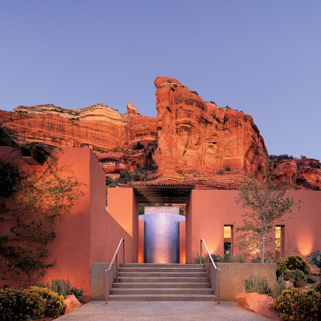 Within the landscape of towering red rocks, the canyon sets the stage for the @Mii_amo_spa experience. Explore 3-, 4-, 7- and 10- night Mii amo Journeys.