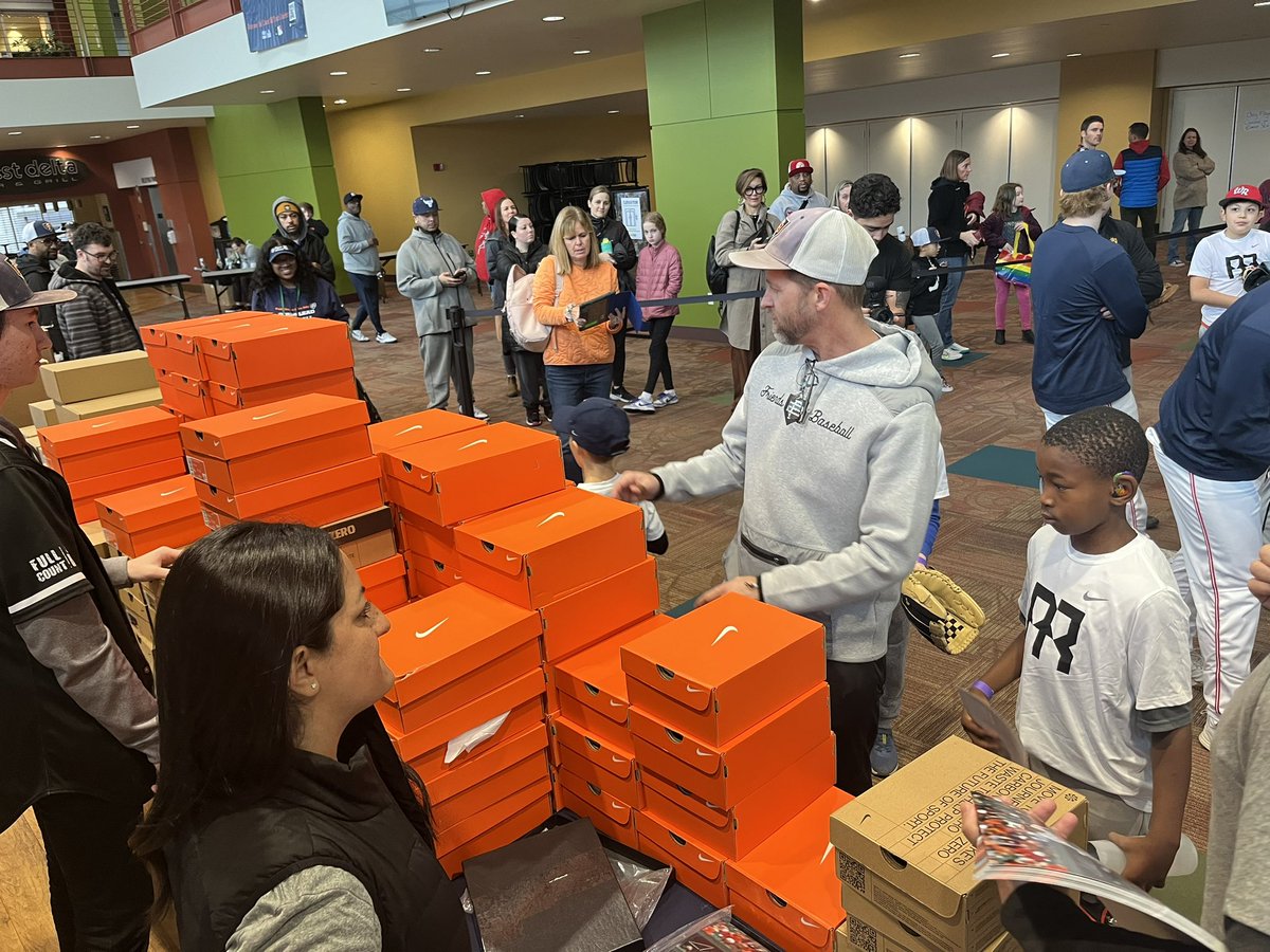 NickKrupke's tweet photo. Friends of Rutsch 🤝🏾 Friends of Baseball ⚾️ @Orioles All-Star @RutschmanAdley giving back at home in the Beaver State with a free kids clinic and gifts to go at the Expo Center. https://t.co/JdKCSJ6pBG