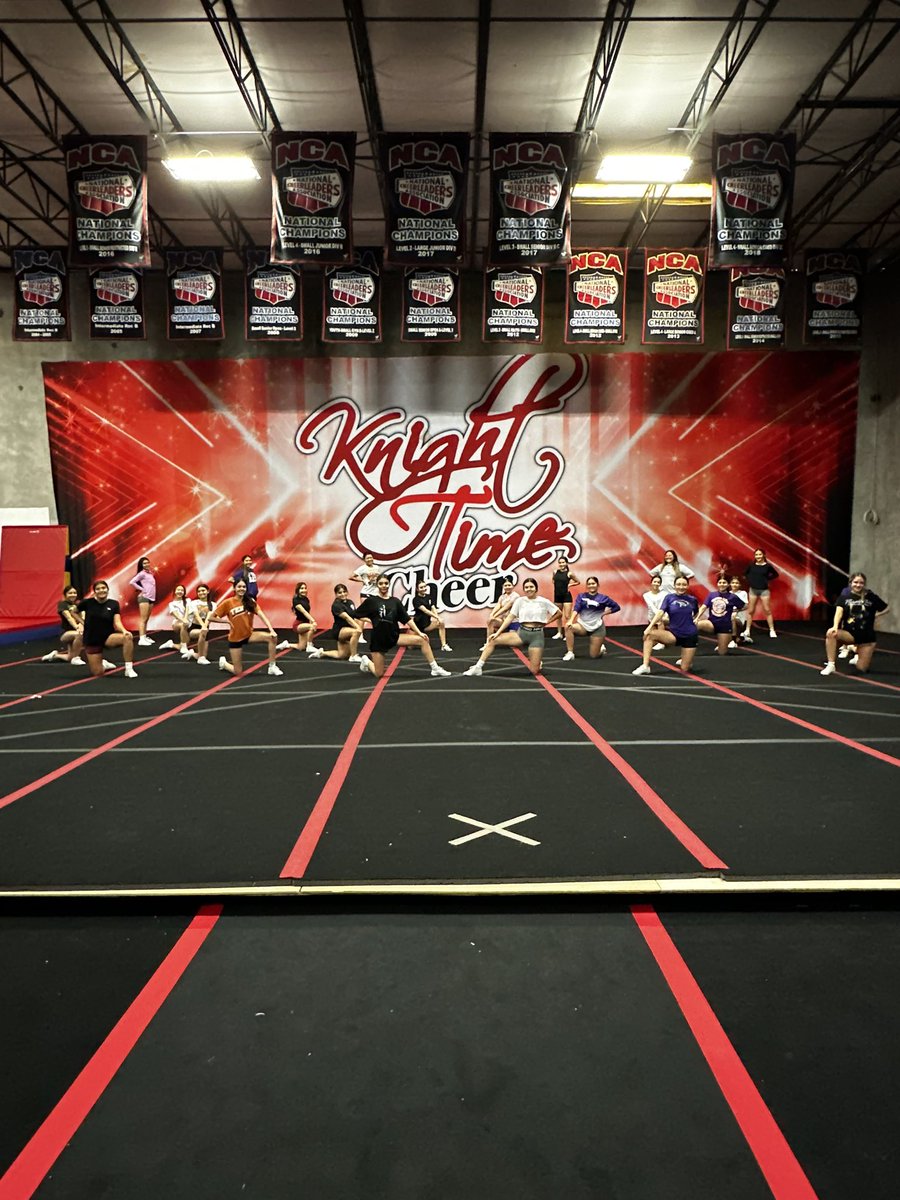 EastlakeCheer tweet media