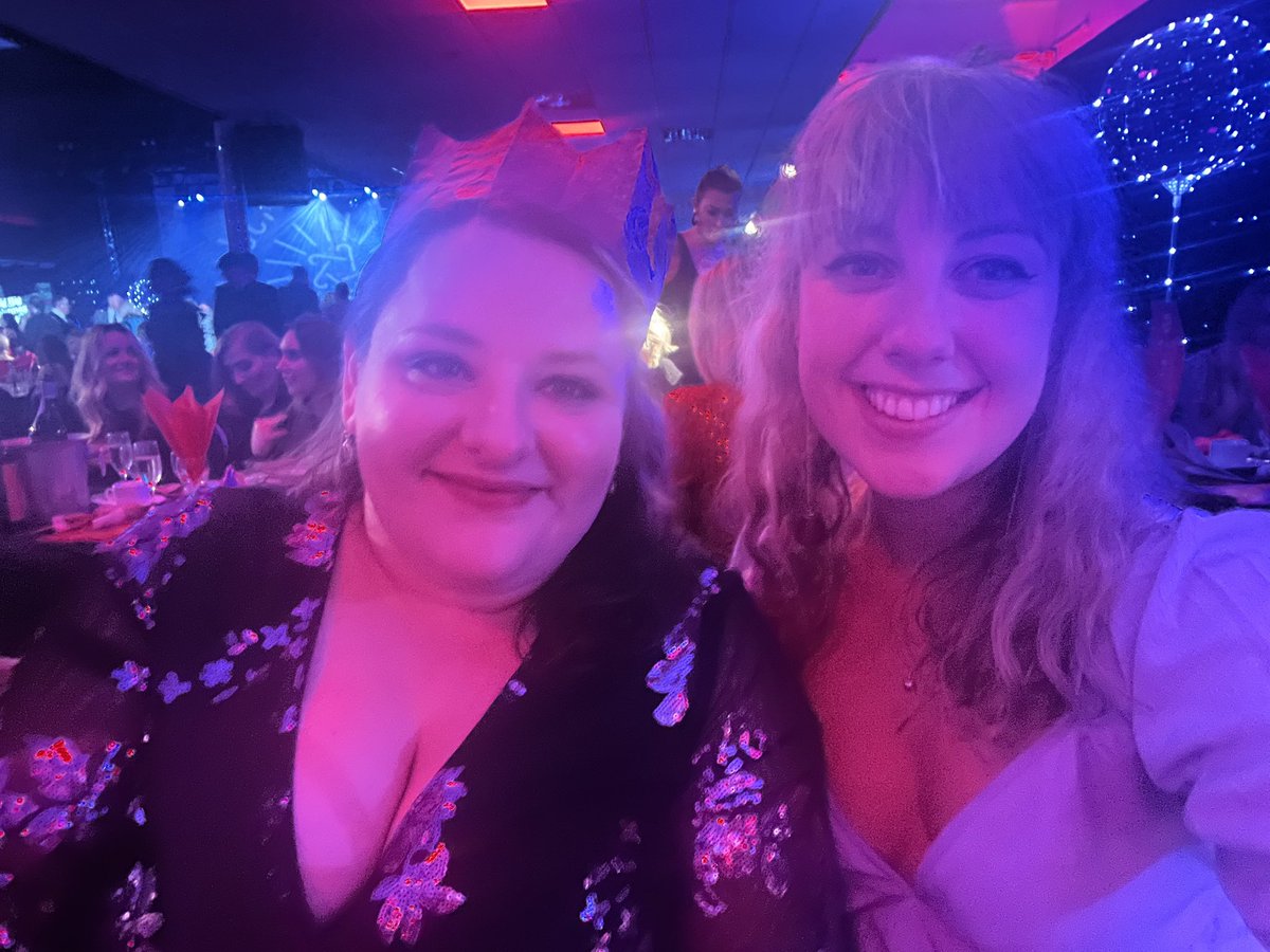 mollythecrayon's tweet photo. #cornxmas table 34 please ❤️❤️ https://t.co/49TRCWXbZg