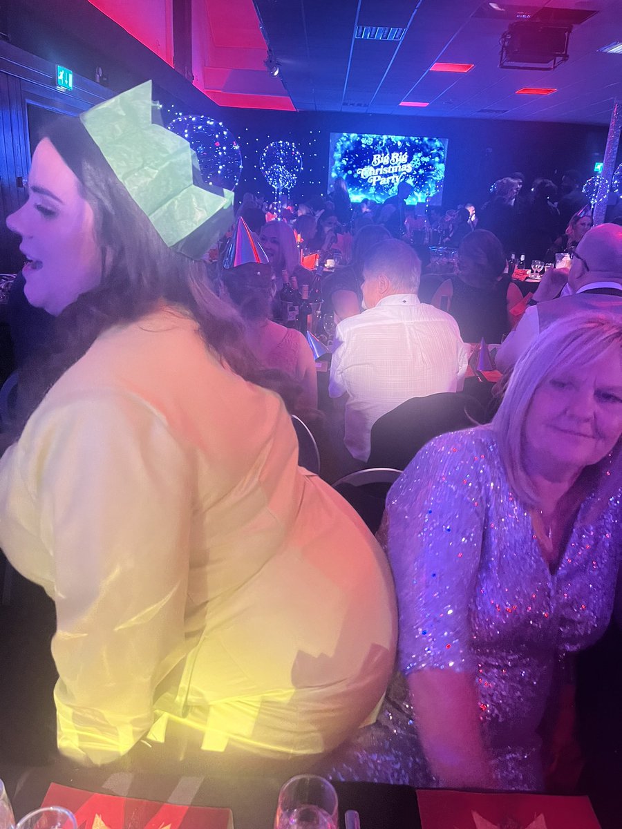 mollythecrayon's tweet photo. #cornxmas table 34 please ❤️❤️ https://t.co/49TRCWXbZg