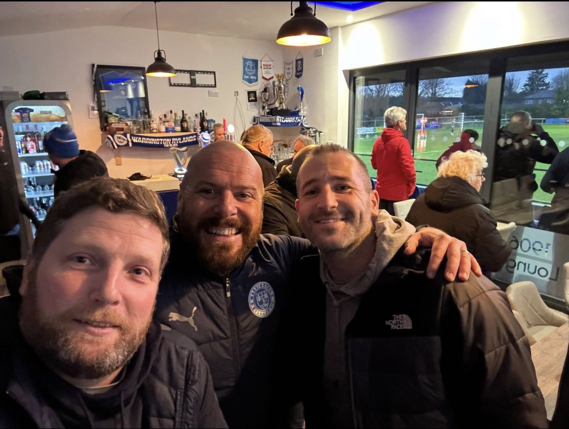 Absolute pleasure to spend some time with this man tonight. <a href="/GazKenny4/">Gaz Kenny</a> #clublegend #gentleman
