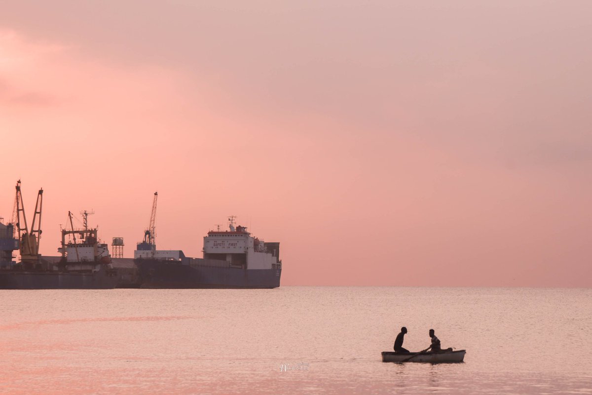 mnofale_231's tweet photo. Portsudan
#Sudan
#streett_photography
#wadmakki_2023 https://t.co/dUx07ucvUr