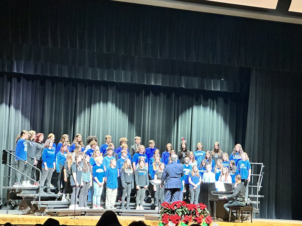 BMSStanovcak's tweet photo. What a wonderful #DayofMusic by the BMS music students and staff! #HappyHolidays https://t.co/mGzM4BvmKT