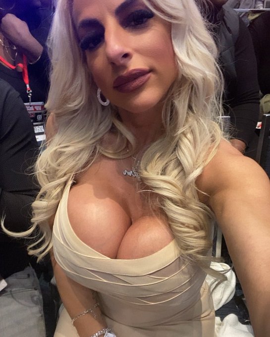 Packed house over 3500 people to see @tonightsconversation @acemetaphor @trippfontane @jaymartinezthepoet<a class="tags" target="_blank" title="On Twitter" href="/?out=eyJ0eXAiOiJKV1QiLCJhbGciOiJIUzUxMiJ9.eyJpYXQiOjE3MjQ5MjAyMTAsImlzcyI6InR3cG9ybnN0YXJzLmNvbSIsIm5iZiI6MTcyNDkyMDIxMCwiZXhwIjoxNzU2NDU2MjEwLCJyZWRpcmVjdF91cmwiOiJodHRwczovL3R3aXR0ZXIuY29tL3RvbmlnaHRzY29udmVyc2F0aW9uIn0.hgcLc-bhUJMN_PAIvQqwkG5X89AYcUqgc6H24mSJY9l1ZmtlDBrsUM3PHatX5HAldI3i1EzjI2HDxBmF-VzB3Q">@tonightsconversation</a><a href="/tag/love"class="tags"><span>#love</span></a><a href="/tag/light"class="tags"><span>#light</span></a><a href="/tag/blessings"class="tags"><span>#blessings</span></a><a href="/tag/hapiness"class="tags"><span>#hapiness</span></a><a href="/tag/merrychristmas"class="tags"><span>#merrychristmas</span></a>