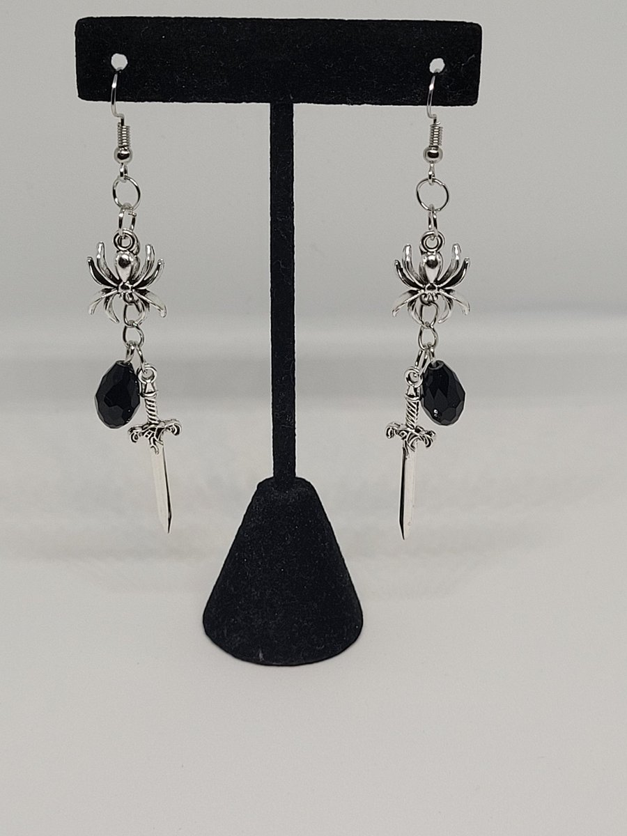 ddckaylee's tweet photo. Congrats to Baldur's Gate 3 for the 6 wins at the Game Awards ✨️

Take 20% off all of your fave companions in earring form thru 1/1, no coupon code needed!

https://t.co/fAIaUW4Pqu https://t.co/JW1iSg6cwl