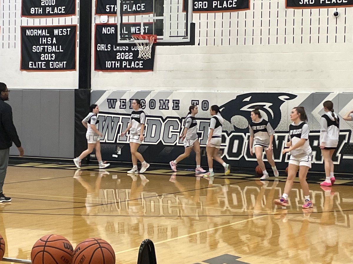 NCWHSATHLETICS's tweet photo. Wildcat Basketball going for 3 in a row! https://t.co/abTqOEvgOI