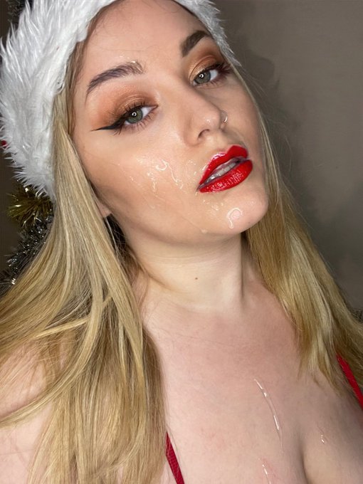 It&rsquo;s going to be a white Christmas 👀💦 https://t.co/gacpuMruFm