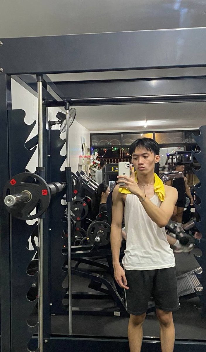 Phaeels's tweet photo. Leg dayy 🍆 https://t.co/4Nr5XCMKj5