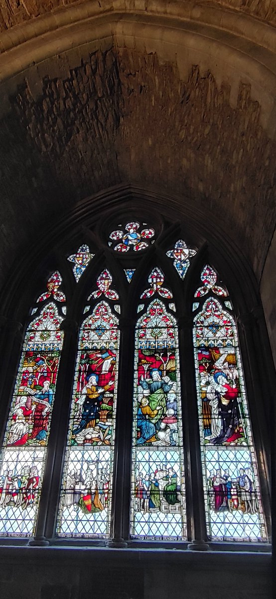 Today we explored Worcester! Mainly the cathedral there and a few restaurants 😳 But! Really cool. Turns out King John is interred there? Oh. And it's pronounced "woo-stuh' "woo" like 'woohoo' and 'stuh' like in stuck! 🤓