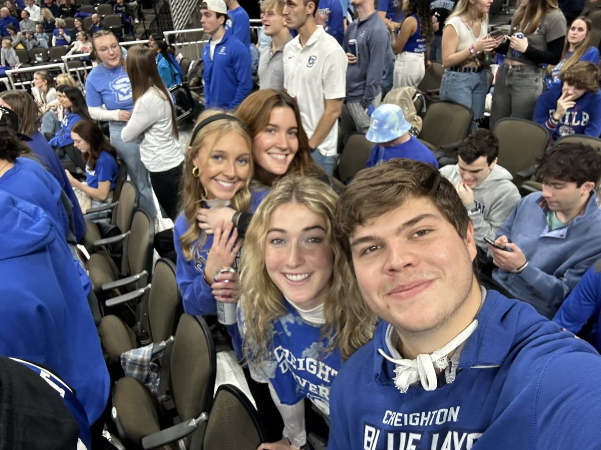 catebegss's tweet photo. #gojays https://t.co/1IfLS7a1A2
