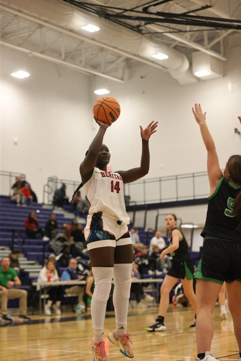 CowetaScore's tweet photo. DTH Expeditors CowetaScoreBoard
HS Girls Basketball
Coweta-Fayette Classic
FINAL
Heritage School 67, McIntosh 41
@THS_HawksWBB combined on 11 3pters.
@AliyahShaff14 18
Sara Cushing 18 on 6 3s https://t.co/0cJFIrciBi
