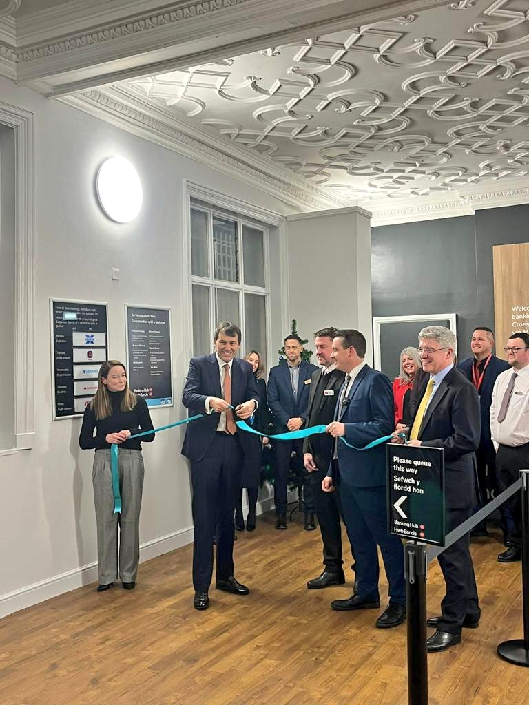 🏦 Yesterday was the official opening of the Prestatyn Banking Hub - the first in Wales: jamesdavies.org.uk/news/new-banki… 📹 youtu.be/DbIrbPBk8EI 📺 youtu.be/Im-xoW7K3VY 🗓 Open Mon-Fri 9am to 5pm for a range of banking services. Thank you to @LINK_ATM_Scheme and @CashAccessUK.