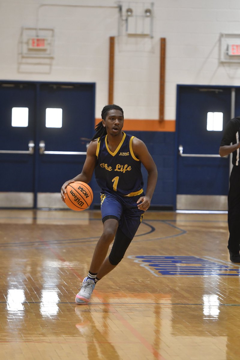 Sniper_Jo10's tweet photo. 2024 6’3 Jaheim Faison (New Life) took what the defense gave him. Slashed to the rim and finished well. Cashed in on his 3-point opportunities and played smart. He finished with 17 points and 9 rebounds in the win. @UnderratedAthl_ @CHC3 https://t.co/mg0ESHUnPs