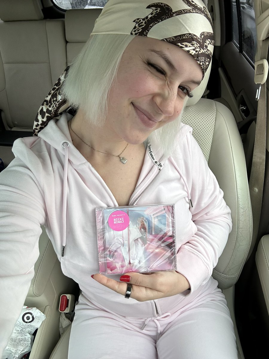 SisOnika's tweet photo. I GOT IT YES BITCHESSS #PinkFriday2 https://t.co/EoJNvHhGTu