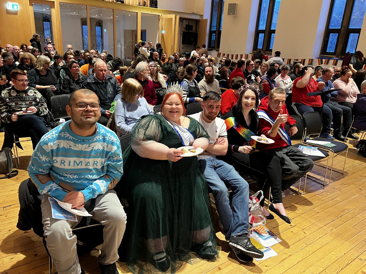 get2getheredin's tweet photo. Aa heartwarming gathering today! A great Winter Celebration and thanks to Emma, Unique Ability, and @LGBTHealthy for making it a special afternoon. ❄️🎉 

#get2gether #lgbtqiaplus #WinterCelebrations  #Community #Love https://t.co/XJXdTaPQoF