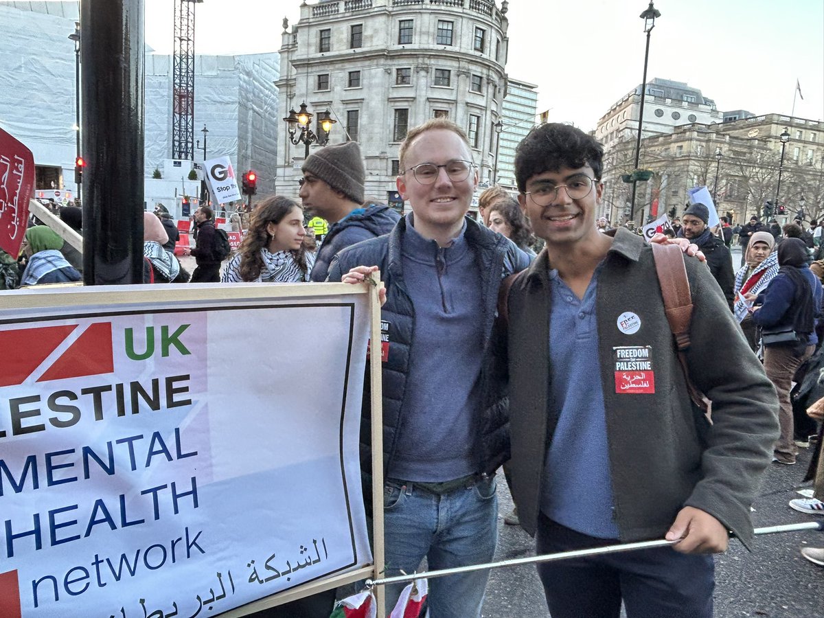 It was a pleasure to see the growing mobilisation of psychologists, psychotherapists and fellow health care professionals out in force today  marching  in solidarity with the Palestinians and a message anyone who believes in universal humans rights is supporting  #CeasefireNow